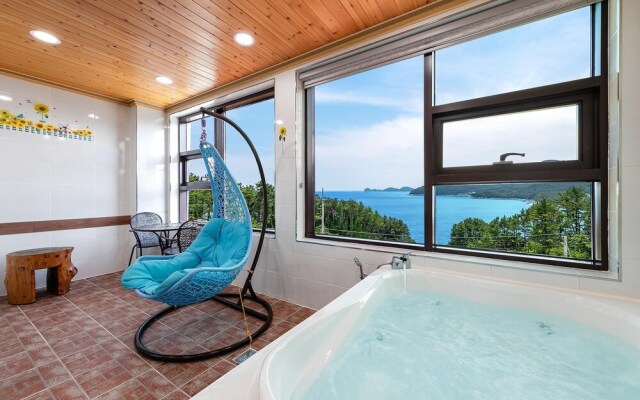 Geoje Marine Castel Pension