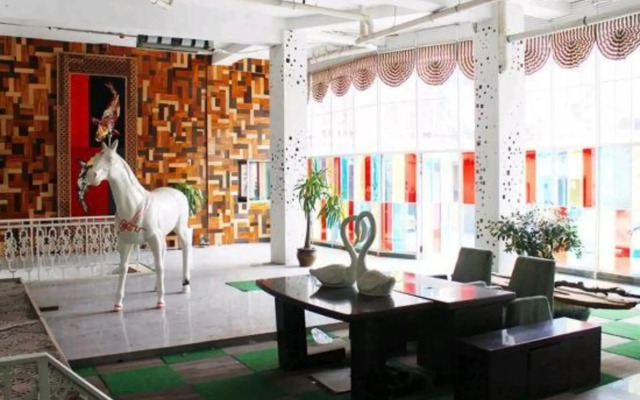 Sunshine Holiday Hotel