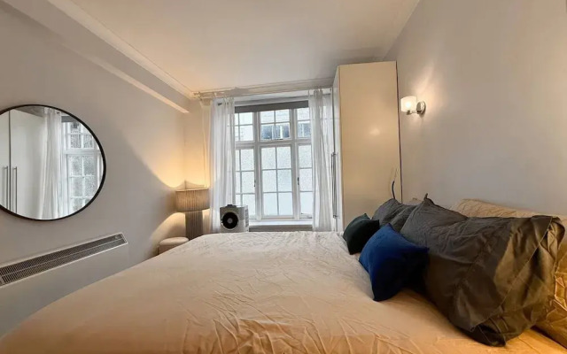 Cosy Mayfair Hideout on Prestigious Street