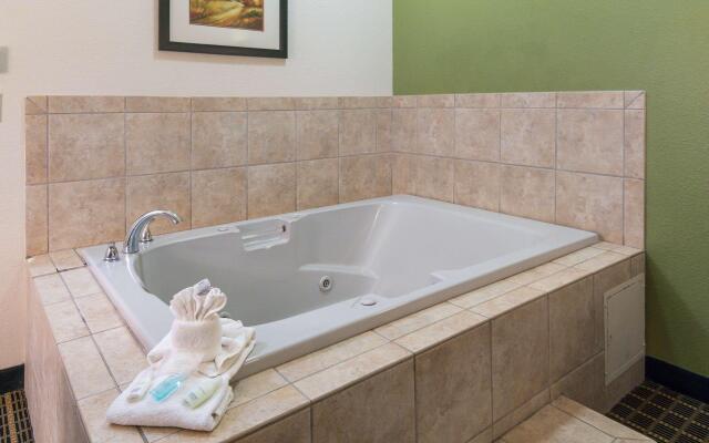 Clarion Inn & Suites Weatherford South