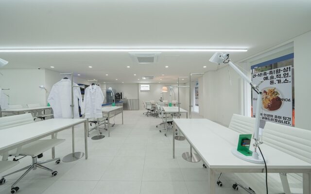 Workers Hotel Ansan by Aank