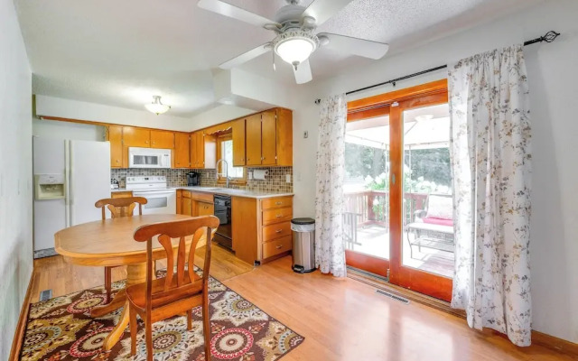 Pet-friendly Waterloo Abode w/ Deck!