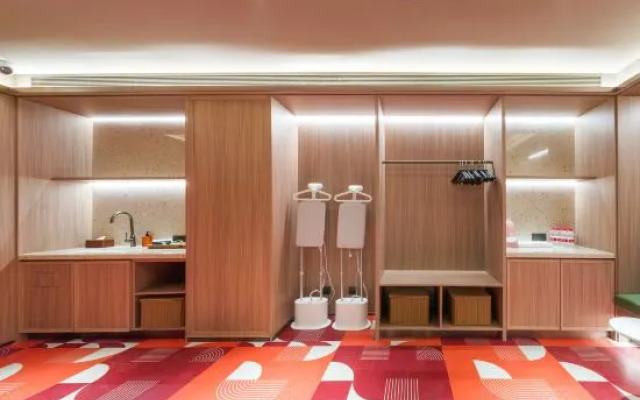Orange Hotel (Beijing Second Foreign Language Institute Dalianpo Subway Station)