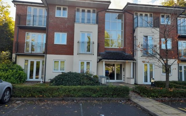 Shirley Fantastic Penthouse En-Suite Families and Contractors Occasional Bed Available