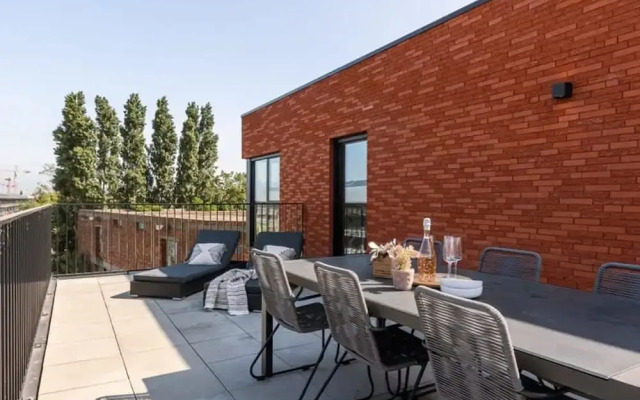 Spacious Apartment With Beautiful Terrace Near Ghent