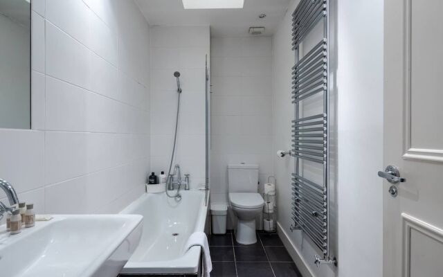 Comfy And Bright 2Br Home In West Kensington Fits 4