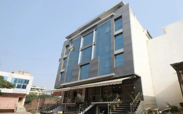 The Royal Inn by OYO Rooms
