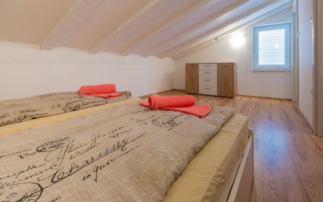 Apartment Tomica - open pool: A4 dvoetažni Novi Vinodolski, Riviera Crikvenica