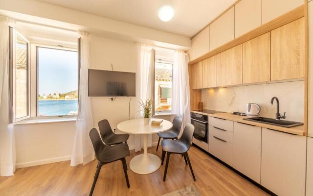 Central Seaside Residence
