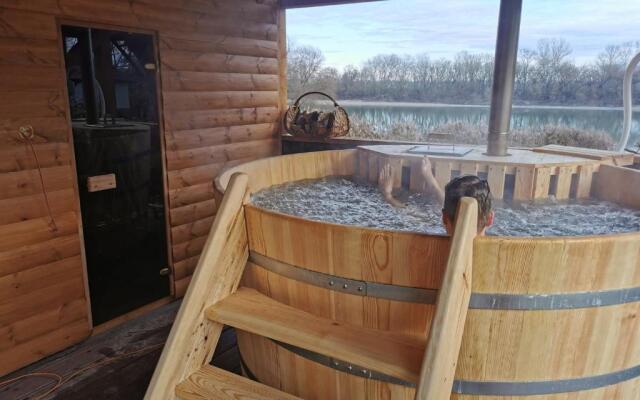 Vízparti Apartmanház