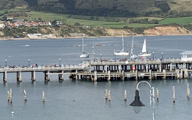 Stunning 1-bed Apartment Overlooking Swanage Bay