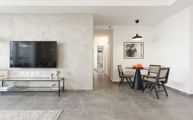 AirTLV - Menachem Begin Apartment