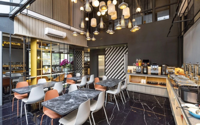 ROOMS INC Sudirman Jakarta