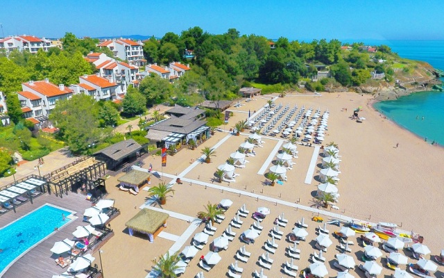Oasis Park Aparthotel