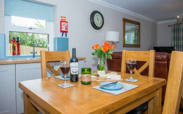 Maple Cottage With Hot Tub Near Cupar, Fife