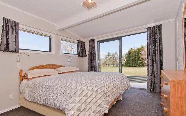 Sea Breeze - Whangamata Holiday Home