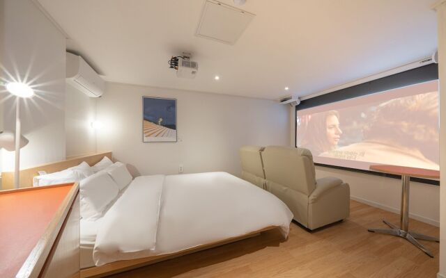 Aank Hotel Guri