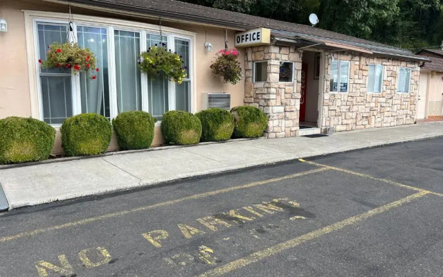 Riverside Motel