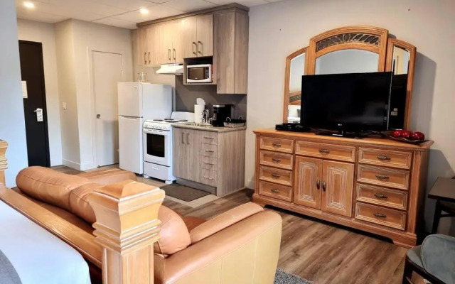 Cozy Spacious 1-BDR Studio #8. FREE Parking