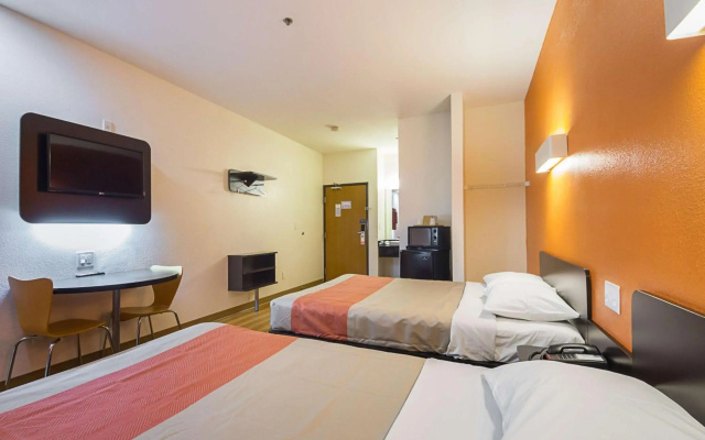Motel 6 Dallas - Irving DFW Airport South