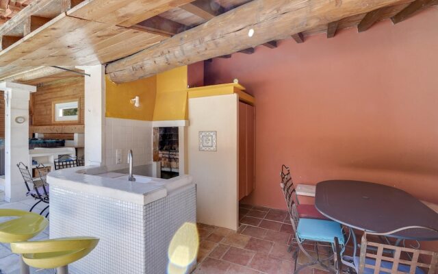 House With 3 Bedrooms in Oppède, With Wonderful Mountain View, Private