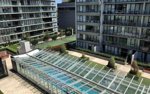 Metro Apartments South Melbourne CBD edge