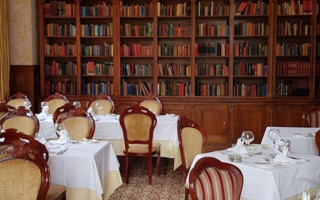 Rossington Hall
