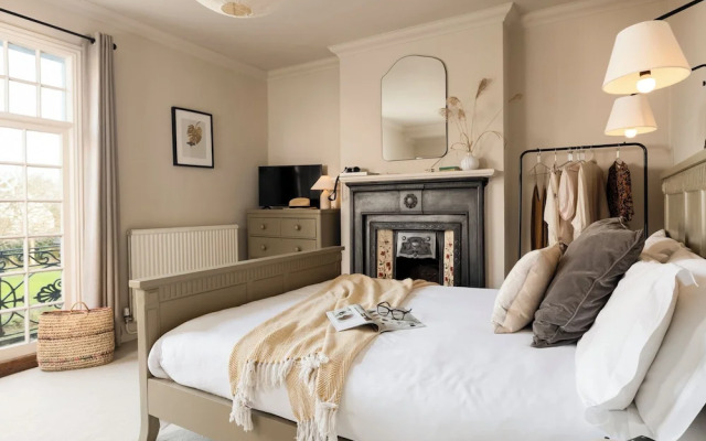 Morleys Bistro | By Huluki Sussex Stays