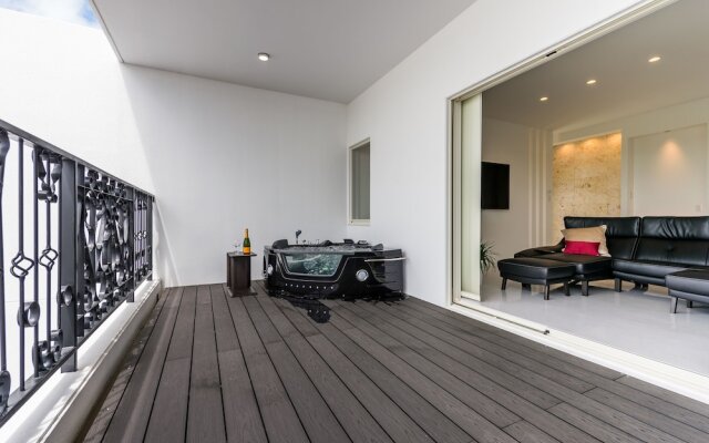 Jacuzzi Terrace Okinawa IMS