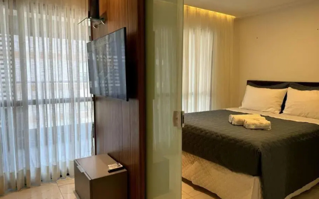 Academia/Garagem/ Piscina : a 300 m do Farol