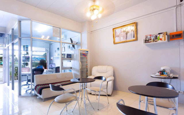 Luna Guesthouse and Travel
