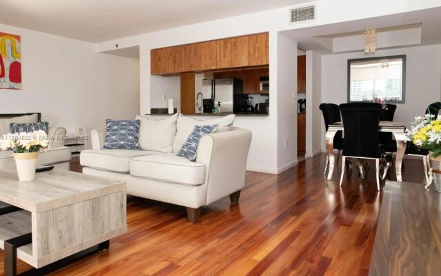 Modern Brickell Condo With Amazing Bay Views