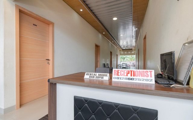 RedDoorz Syariah near Minangkabau International Airport