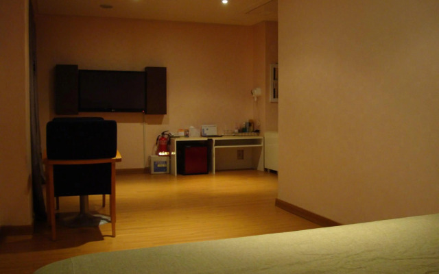 Yuwon Hotel