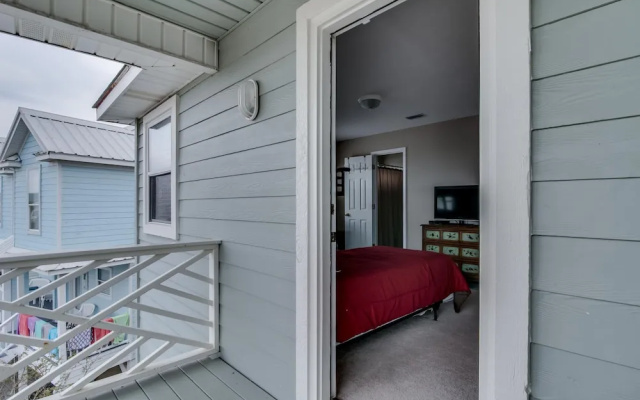 Summer Palace A 2 Bedroom Duplex by RedAwning
