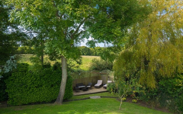 Peveril House, Spacious Eco-friendly Holiday Home