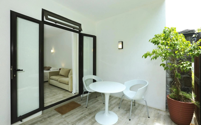 Studio with city view furnished terrace and wifi at Moka