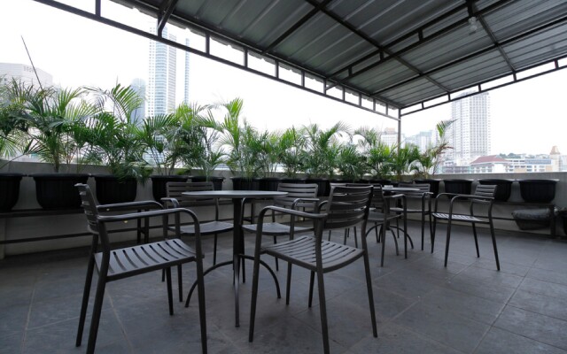 RedDoorz Plus near Plaza Indonesia