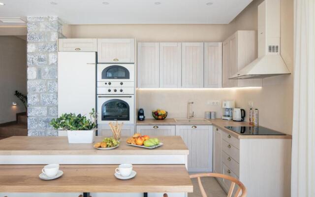 Seafront luxury villa with infinity pool & devine views!