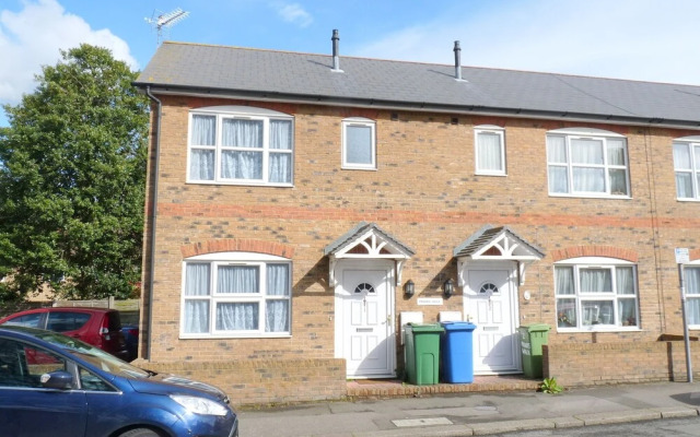 2-bedroom House Near Town With Superfast Wi-fi
