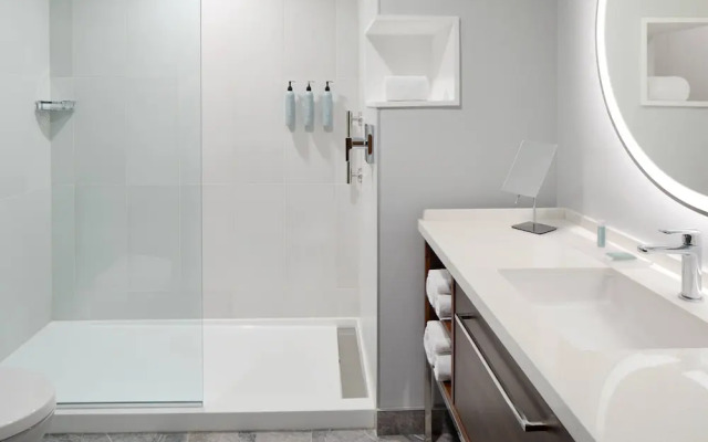 Courtyard By Marriott Montreal Laval