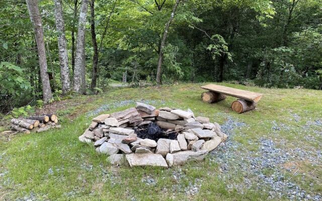 Deep Creek Overlook 3 Bedroom Cabin by Redawning