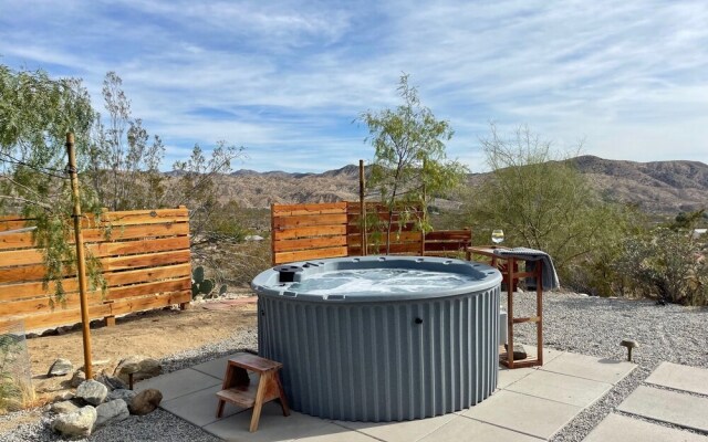 Verdin's Nest - Romantic Retreat W/ Hot Tub Under The Stars! 1 Bedroom Home by Redawning