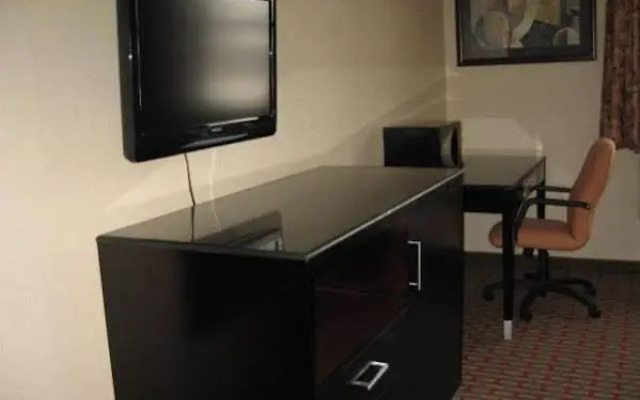 Town House Inn & Suites