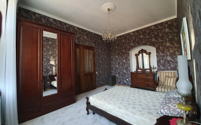 Apartamenti u Sheval'є.