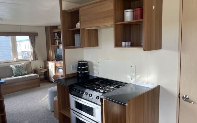 Captivating 2-bed Caravan in Clacton-on-sea