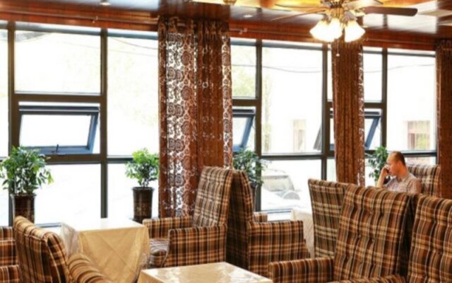 Yi Jia Ming Ren Hotel