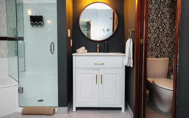 Tofino Oceanfront Hotel Suite 2