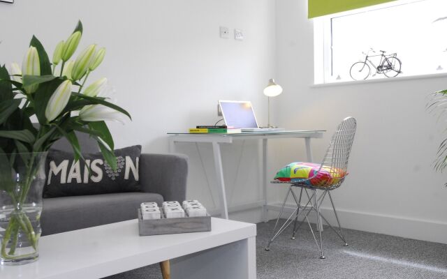Fox House, Studio Apartments