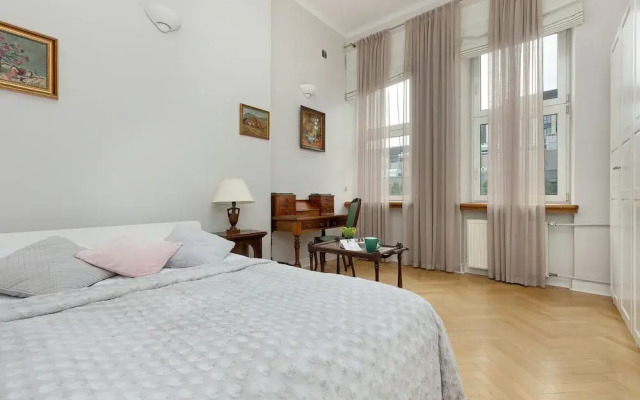 Classic Warsaw by Renters Prestige